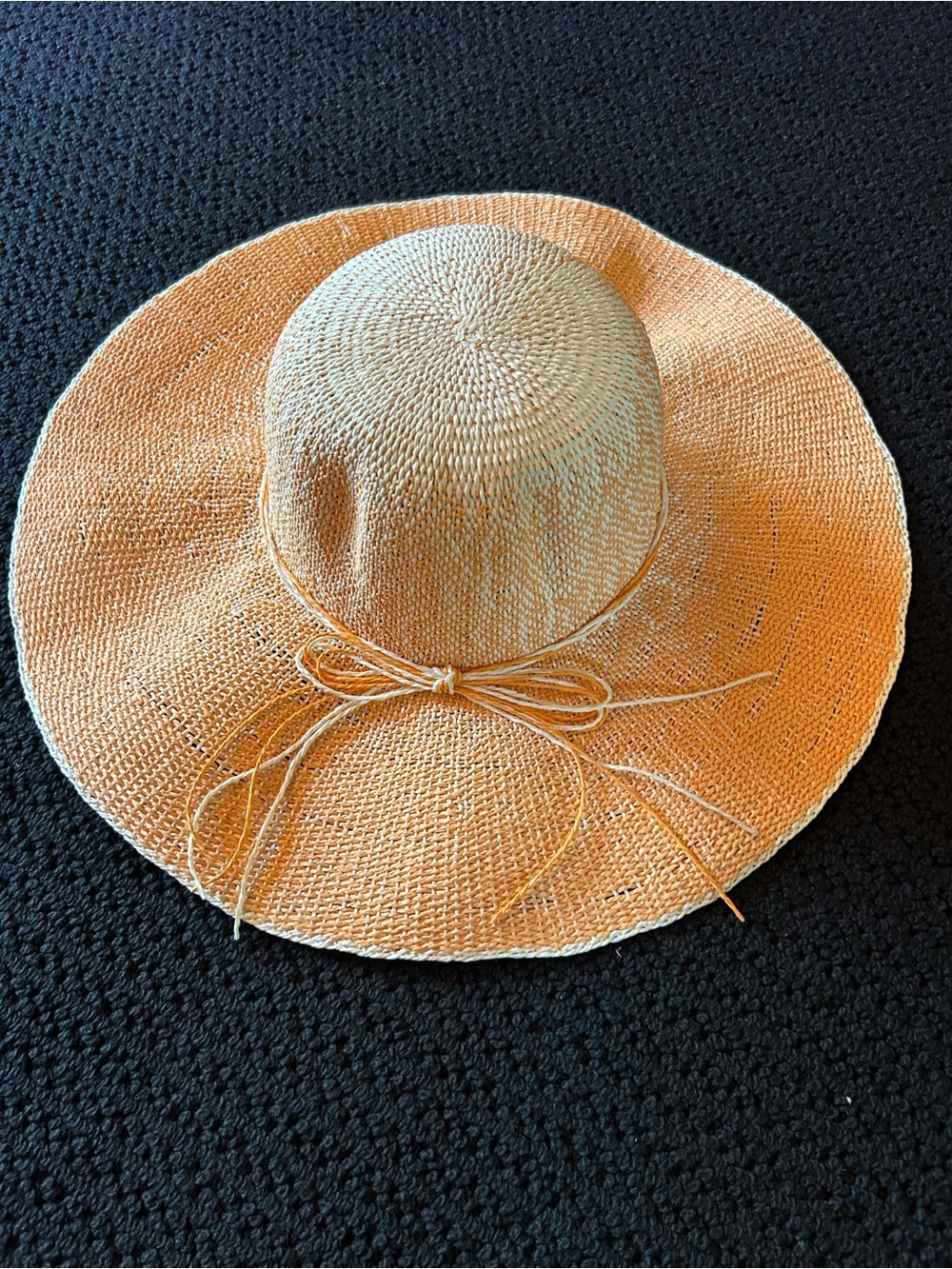 2 Chic Wide-Brim Straw Sun Hat 👒 in Light Orange and Cream